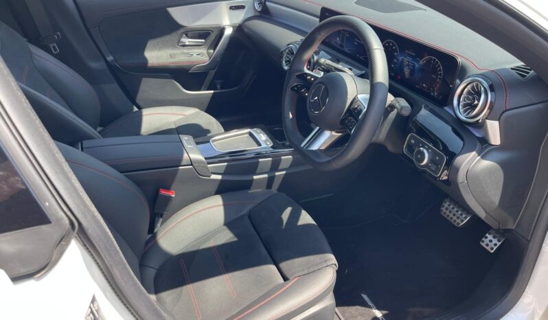 Mercedes Benz CLA full