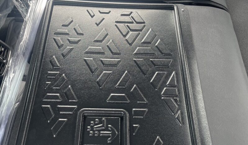 Toyota Yaris Cross full