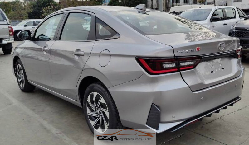 Toyota Yaris ATIV Premium full