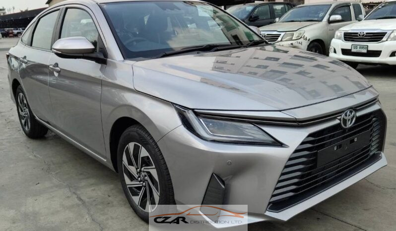 Toyota Yaris ATIV Premium full