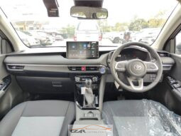 Toyota Yaris ATIV Premium full
