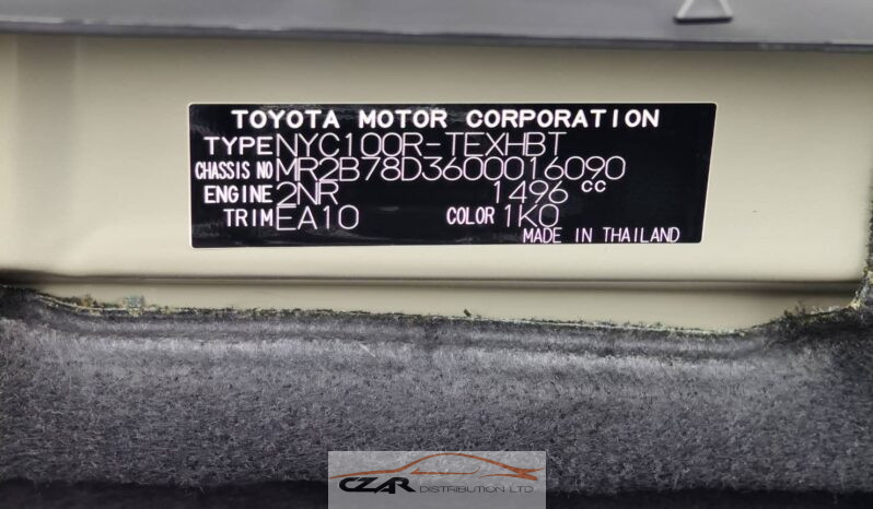 Toyota Yaris ATIV Premium full