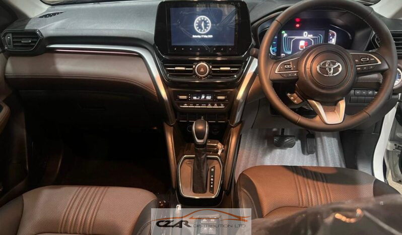 Toyota Hyryder V Strong full